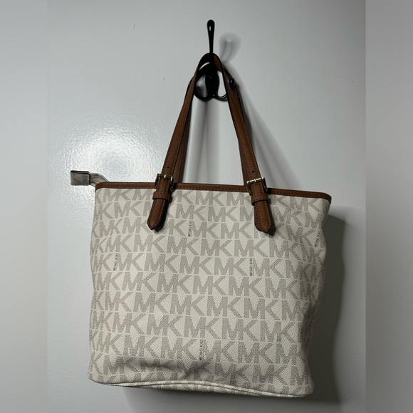 NWT MICHAEL KORS MEDIUM SNAP POCKET TOTE. CREAM/BROWN. - Picture 4 of 10